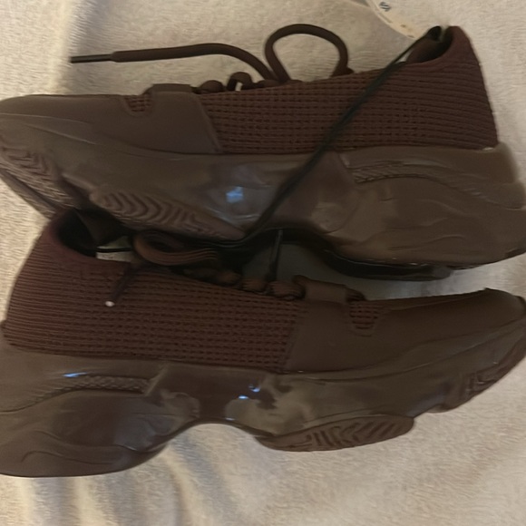 NWT Steve Madden sneakers - Picture 5 of 6